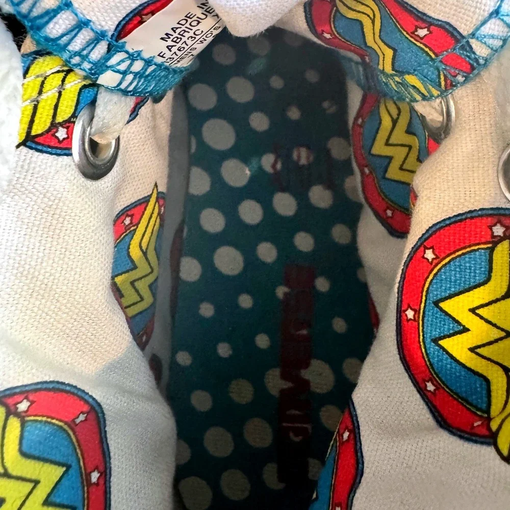 Wonder Woman‎ Converse All Star High Top Sneakers Womens Size 7 Comic Book